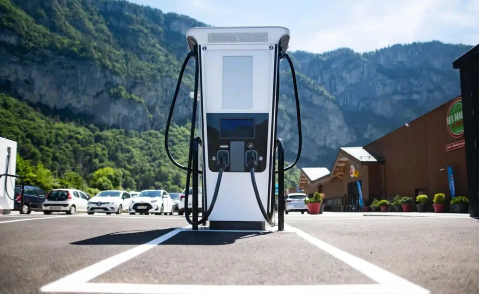 Parking extérieur d'une micro-crèche "Doudou en Escale"